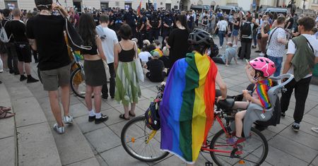 Zatrzymani po protestach w Warszawie. Adwokaci docierali do nich całą noc