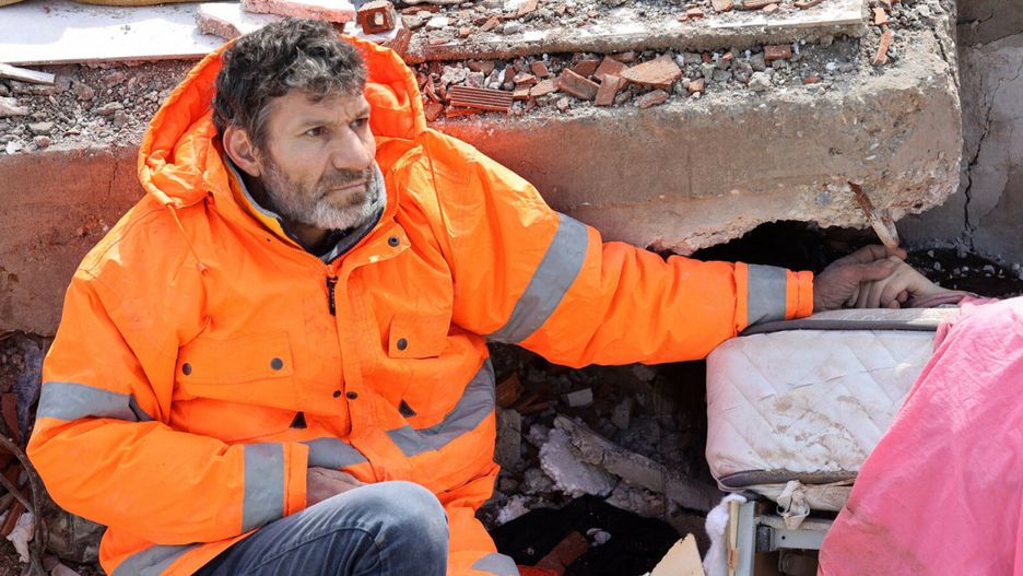 Cały czas trzymał córkę za rękę. 15-latka już nie żyła