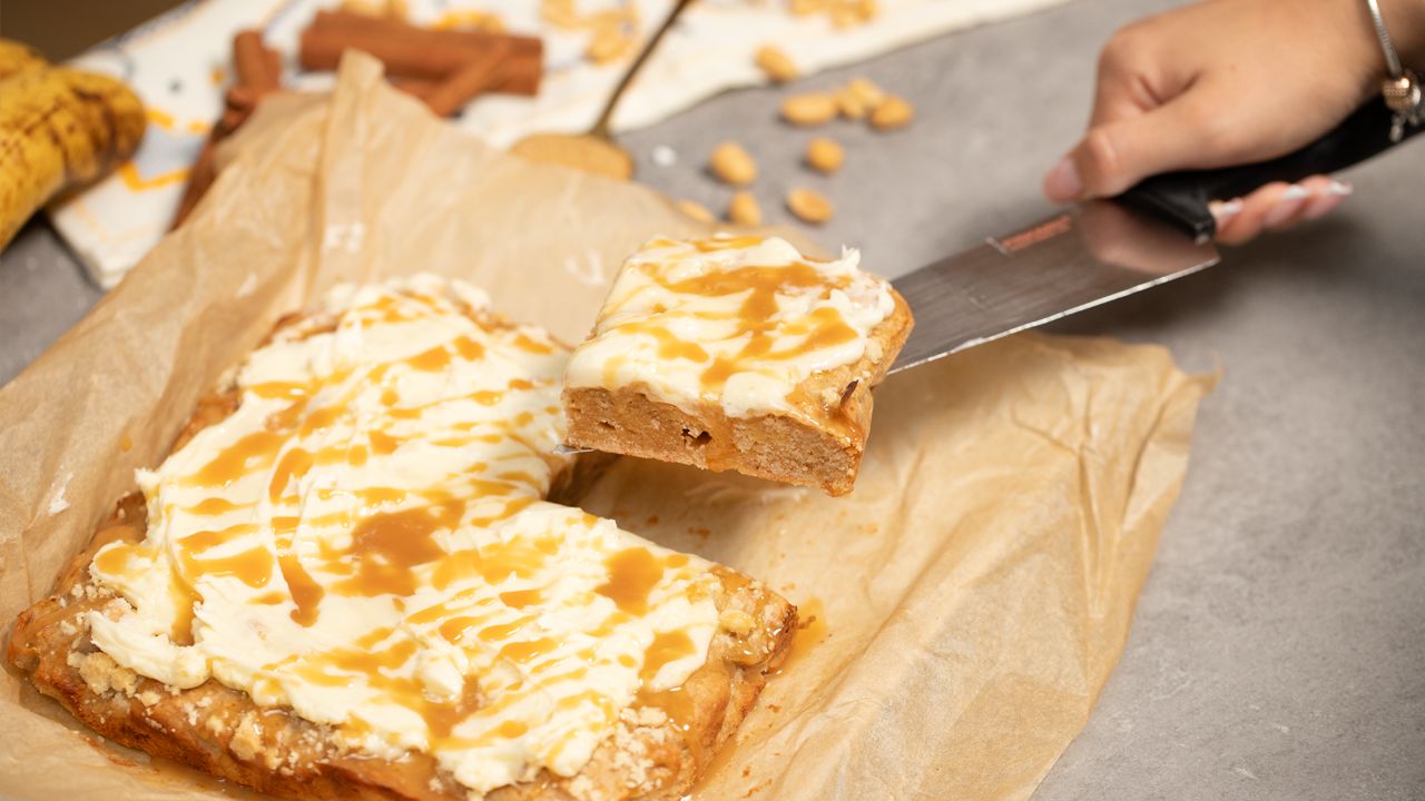 Autumn allure: Irresistible banana cinnamon cake recipe