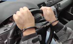 Chojnów. Pijany mężczyzna bez skrupułów. Celowo wjechał samochodem w wędkarzy