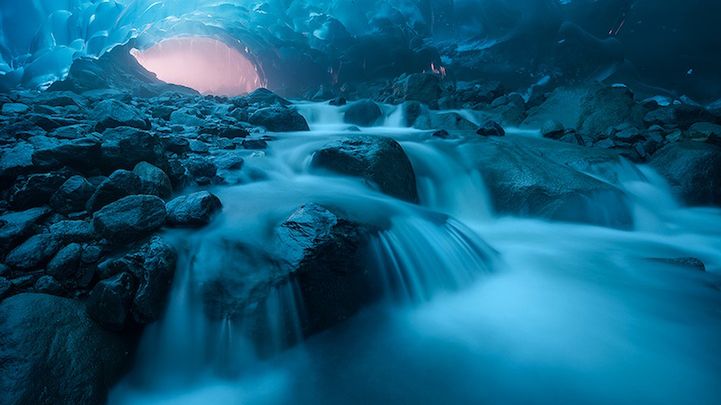 Niesamowita natura. Zobacz widok spod lodowca 1