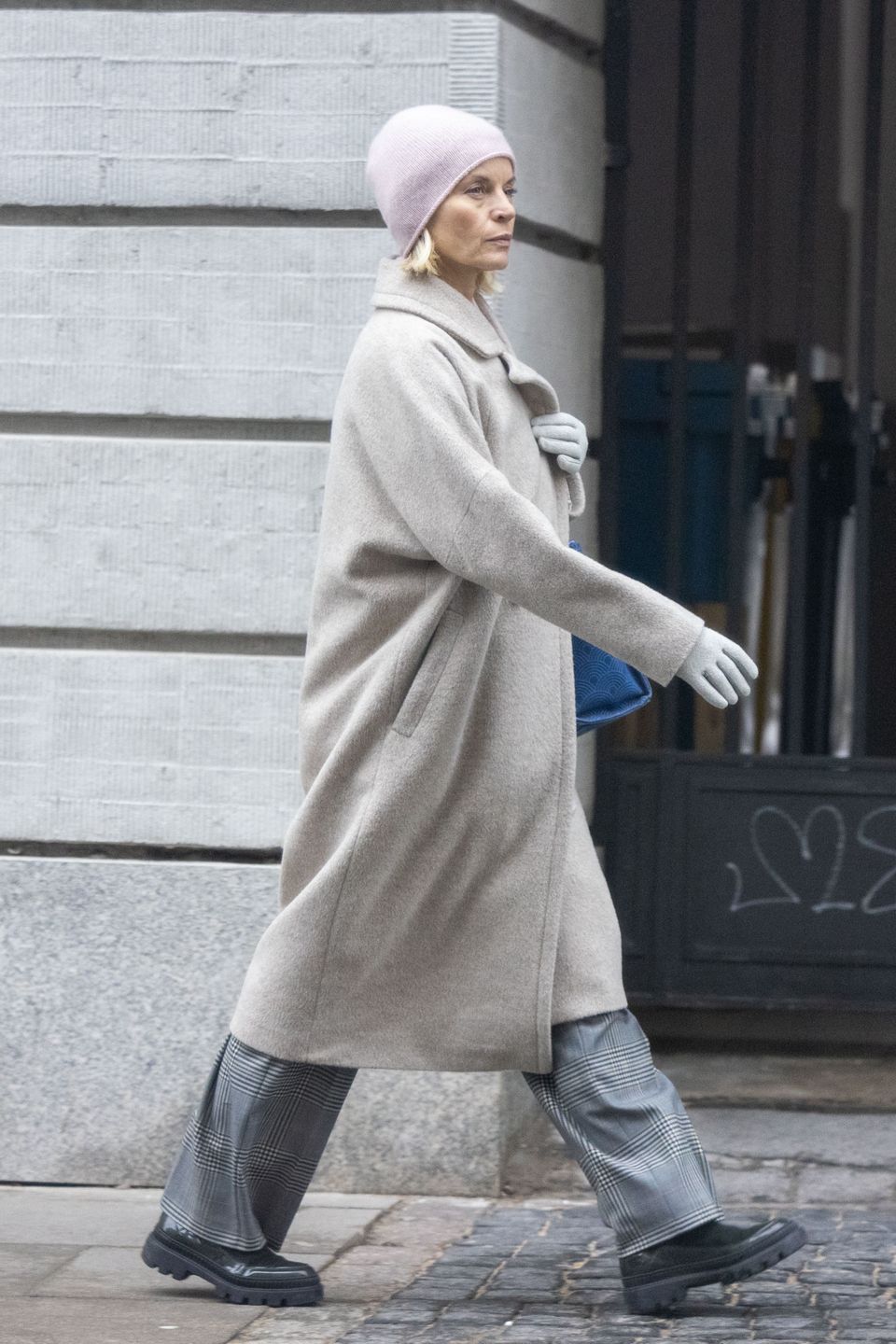 Naturalna Małgorzata Foremniak buszuje po sklepach