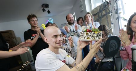 Kto wpłaca miliony anonimowo? Zaskakujący trend w akcji "Diss na Raka"