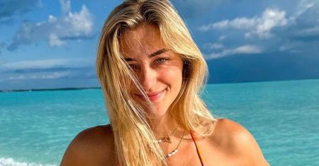 Przymierzyła bikini swojej mamy. Setki tysięcy wyświetleń