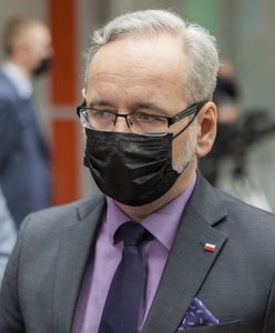 Adam Niedzielski nękany pod domem. Michał Woś: minister może już czuć się bezpiecznie