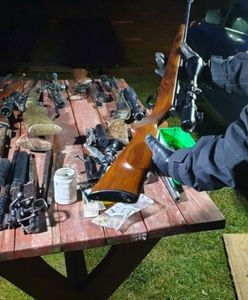 Spokojny sąsiad i wieloletni funkcjonariusz Nałęczowskiej policji, handlował bronią z gangsterami