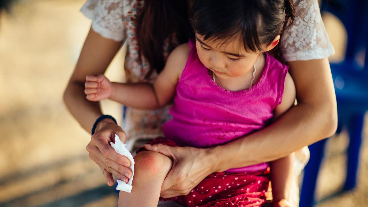 Oktenidyna, czyli dichlorowodorek oktenidyny to substancja, która działa bakteriobójczo, grzybobójczo i wirusobójczo 