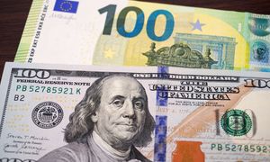 Tego nie było od roku. Euro traci wobec dolara