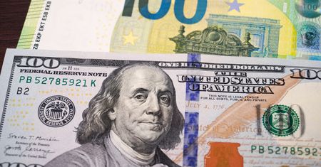 Takiej sytuacji nie było od miesięcy. Oto, co się dzieje z euro