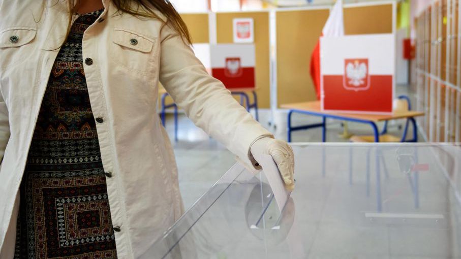 Lokale wyborcze otwarte są od godziny 7 do 21.