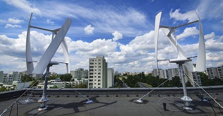 Warszawa. Na dachu ratusza Ursynowa zainstalowano turbiny wiatrowe