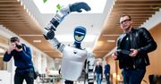 Prof. Włodzisław Duch: "Roboty będą najlepszą wersją nas". Na UMK pojawił się Gienek, robot humanoidalny
