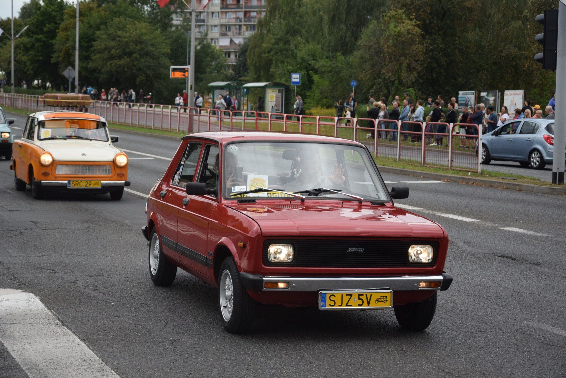 Parada aut z okresu PRL w Jastrzębiu