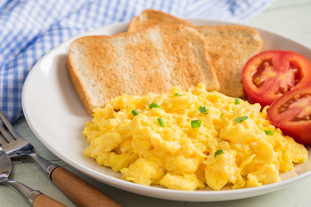 Sparkling twist: Elevate your scrambled eggs with fizzy delight