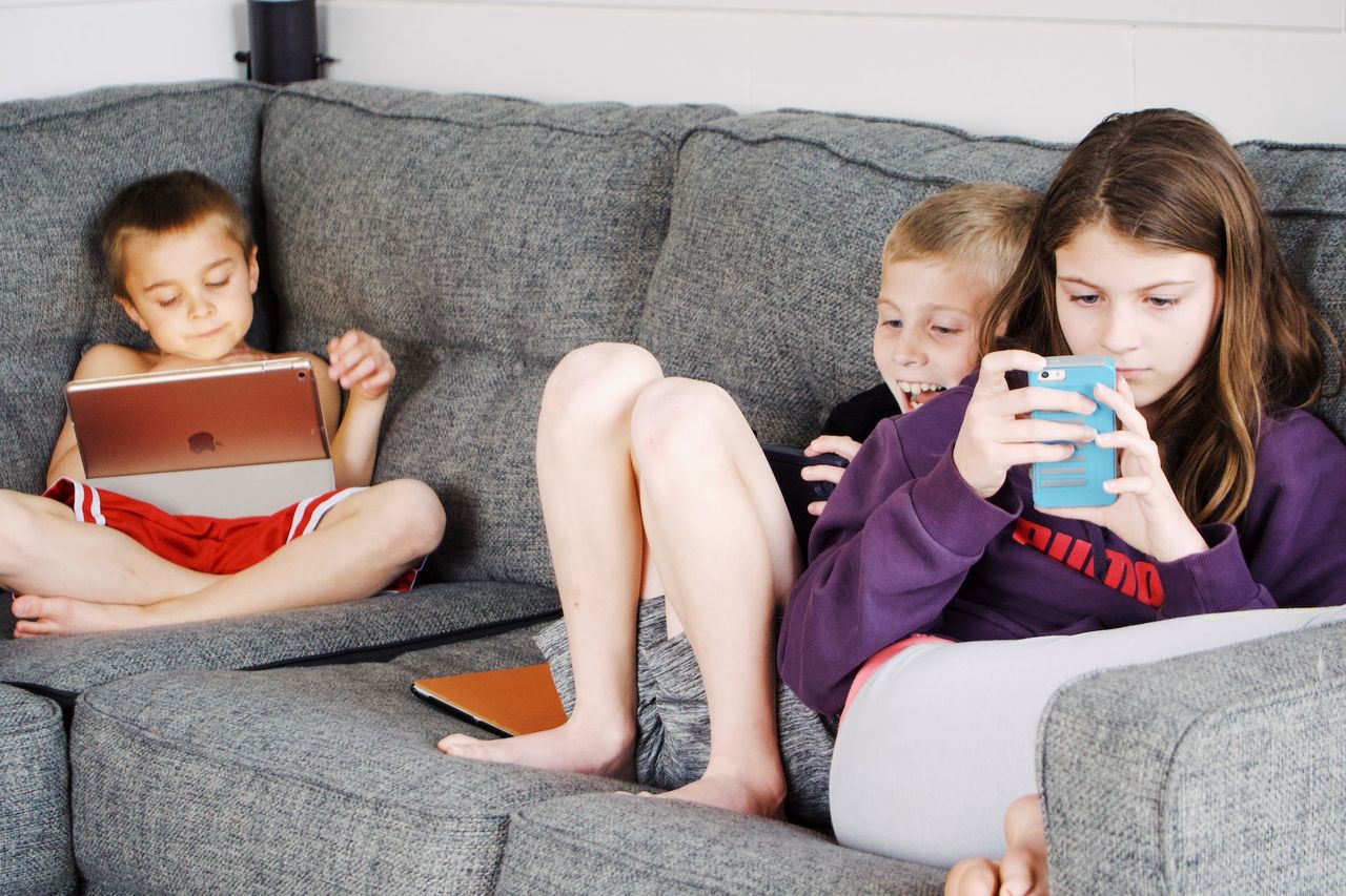 Aż 96 proc. dzieci jest konsumentami treści z mediów społecznościowych.