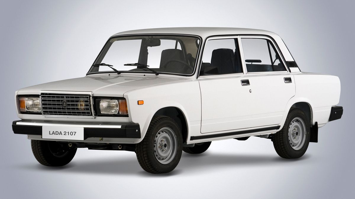 Może trudno w to uwierzyć, ale Lada 2107 była produkowana do 2012 roku w takiej postaci.