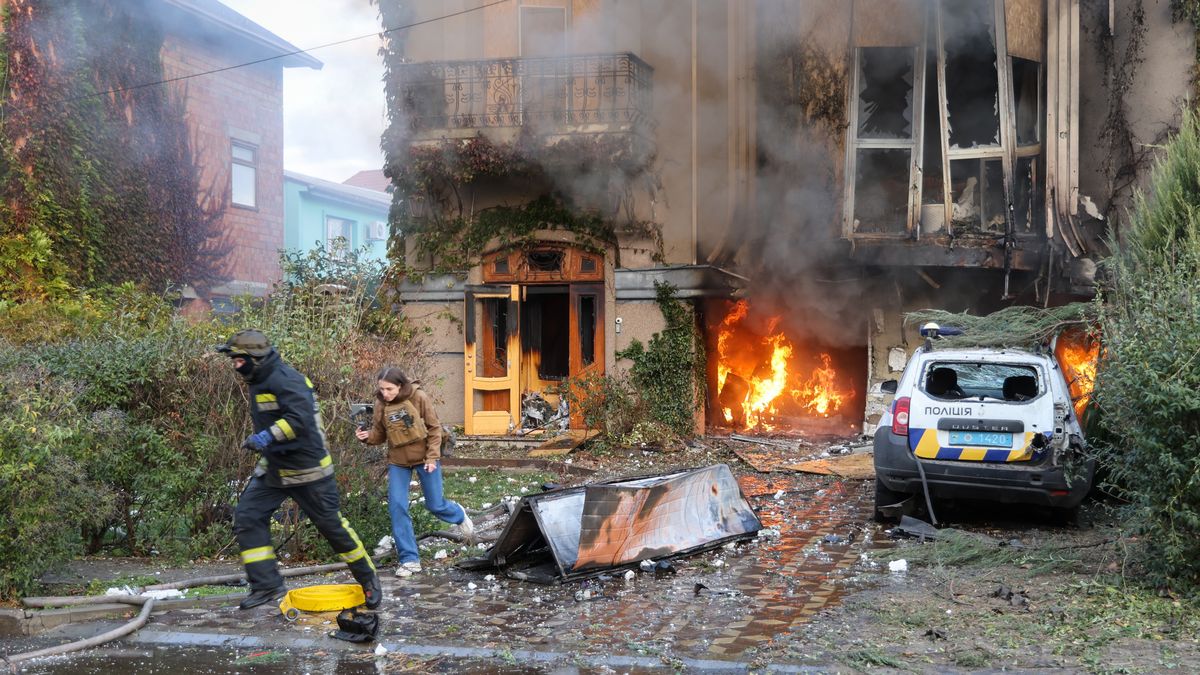 Służby w Chersoniu interweniowały po piątkowym rosyjskiostrzale 