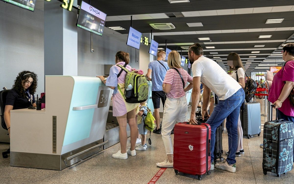 Polacy nie mogli wylecieć na wakacje. Straż Graniczna ujawnia