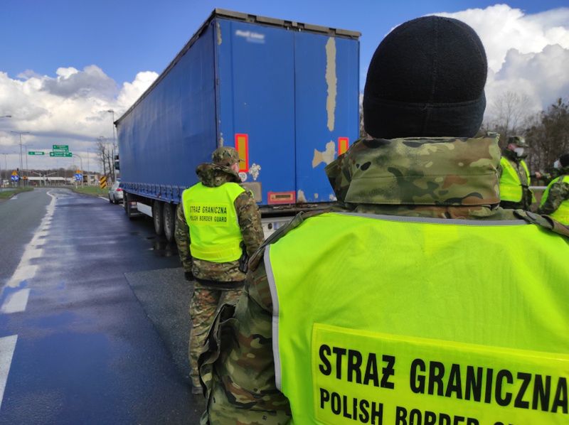 Śląskie. Pięciu Afgańczyków podróżowało ukrytych w naczepie tira.