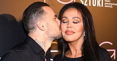Sylwia Bomba w świątecznej sesji zdjęciowej z córką Tosią i wyczerpanym Grzegorzem Collinsem: "Już NIE DAŁ RADY" (FOTO)