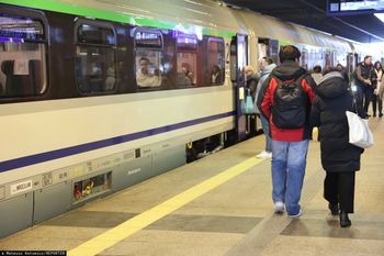 Te zachowania są zabronione w pociągu. Można zapłacić nawet 1900 zł