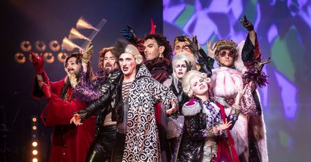 "Bitwa o tron" w Teatrze Syrena. Historia Polski w eurowizyjnej oprawie [RECENZJA]
