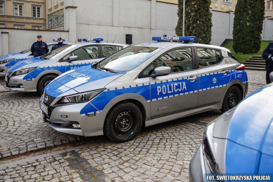 Cztery elektryczne nissany leafy zasilą flotę polskiej policji