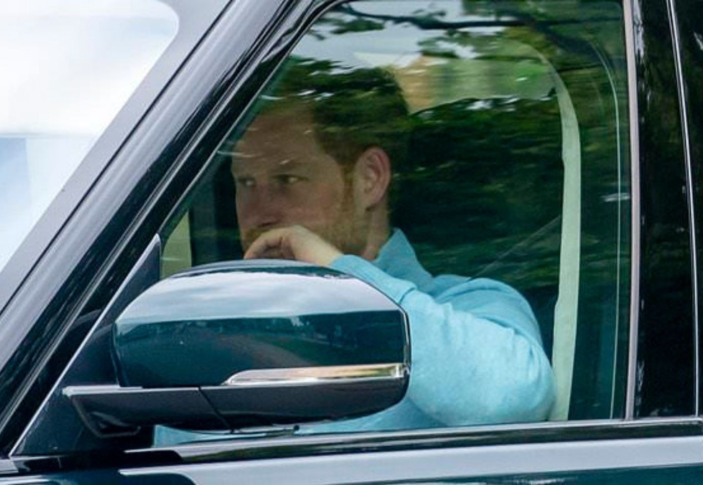 Harry wrócił do Wielkiej Brytanii. Meghan została w USA