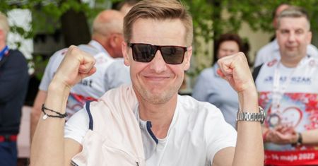 Uduchowiony Rafał Mroczek prawi o swoim nawróceniu i Jezusie. Aktor przemawiał do młodzieży (FOTO)