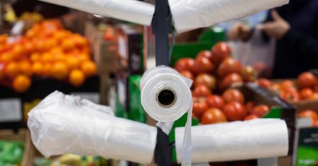 Kolejny kraj zakazuje sprzedaży plastikowych toreb. Kolejna będzie Polska?
