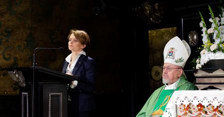 Jadwiga Emilewicz na ambonie. Ojciec Krzysztof Mądel: Myślałem, że ktoś ją wmanewrował