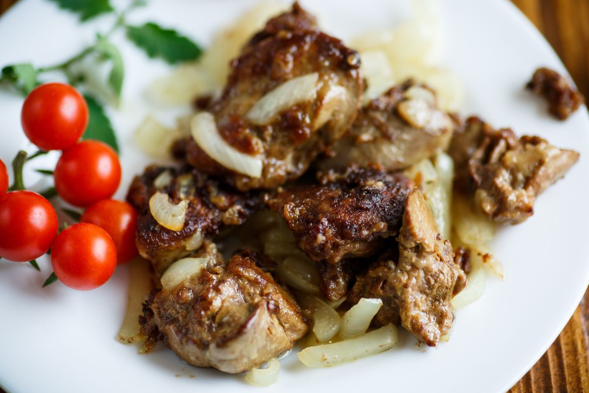 Wątróbka drobiowa smażona z cebulą