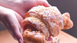 Jak zrobić rogale świętomarcińskie w domu? Prosty przepis na przysmak z Poznania. Zrób i ciesz się smakiem własnego wypieku