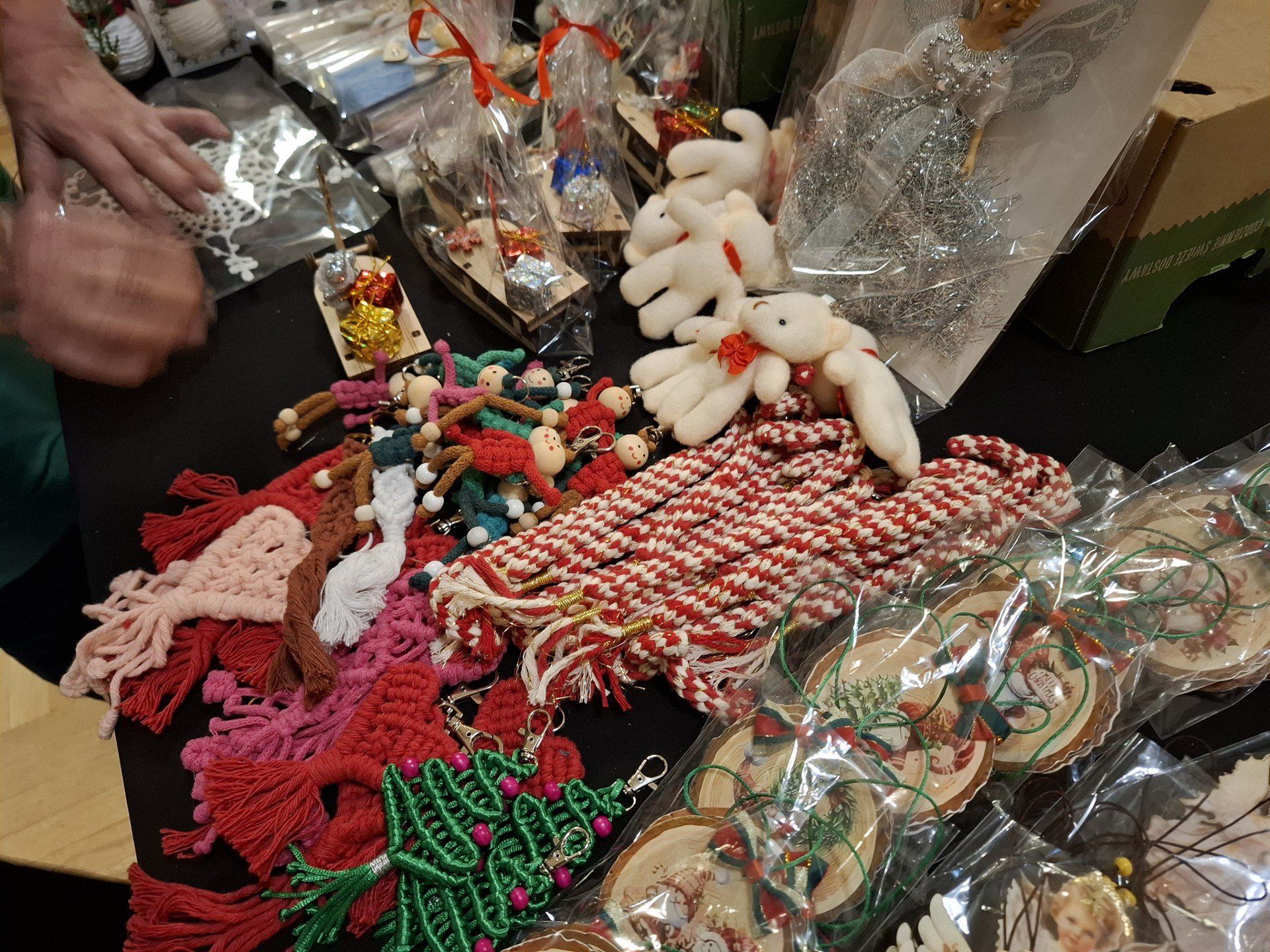 Można było zakupić wiele drobiazgów.