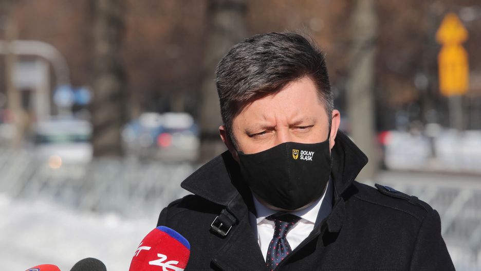 Koronawirus w Polsce. Michał Dworczyk o 74-latku skierowanym na szczepienia na drugi koniec Polski