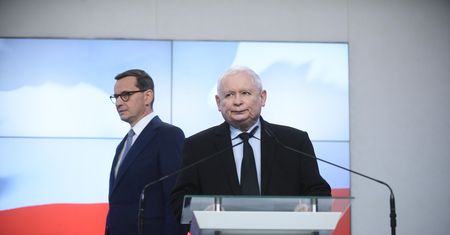 Najnowszy sondaż uderza w PiS. Polacy chcą "kompromisu"