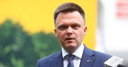 Wybory 2020. Szymon Hołownia wygłasza przemówienie przed Belwederem
