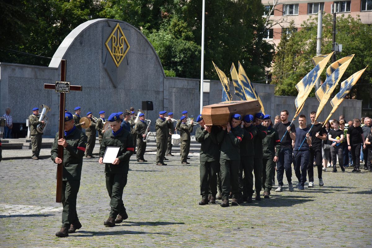 Залужний назвав кількість загиблих українських військових (Photo by Pavlo Palamarchuk/SOPA Images/LightRocket via Getty Images)