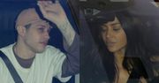 "Naturalna" Kim Kardashian i Pete Davidson ukrywają się przed paparazzi podczas wypadu po fast foody (ZDJĘCIA)