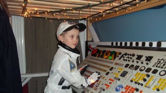 Najlepszy prezent dla dziecka? Statek kosmiczny pod łóżkiem 1