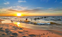 Rewalskie atrakcje na każdą pogodę! Co robić nad morzem w słoneczne i deszczowe dni?