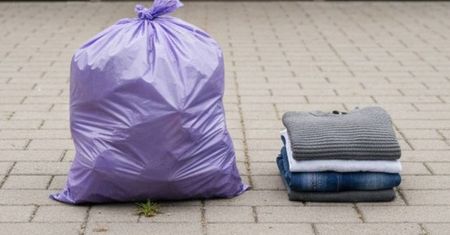 Fioletowe worki w polskim mieście zostają na stałe. "Program się sprawdził"