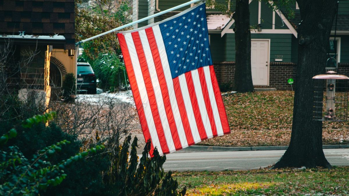 Kursy walut. Złoty zyskał dzięki danym z USA. 