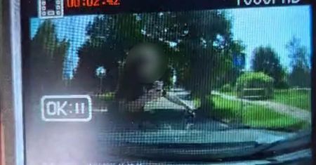 Gliwice: Dziewczyna jechała rowerem i patrzyła w telefon. Skończyło się w szpitalu