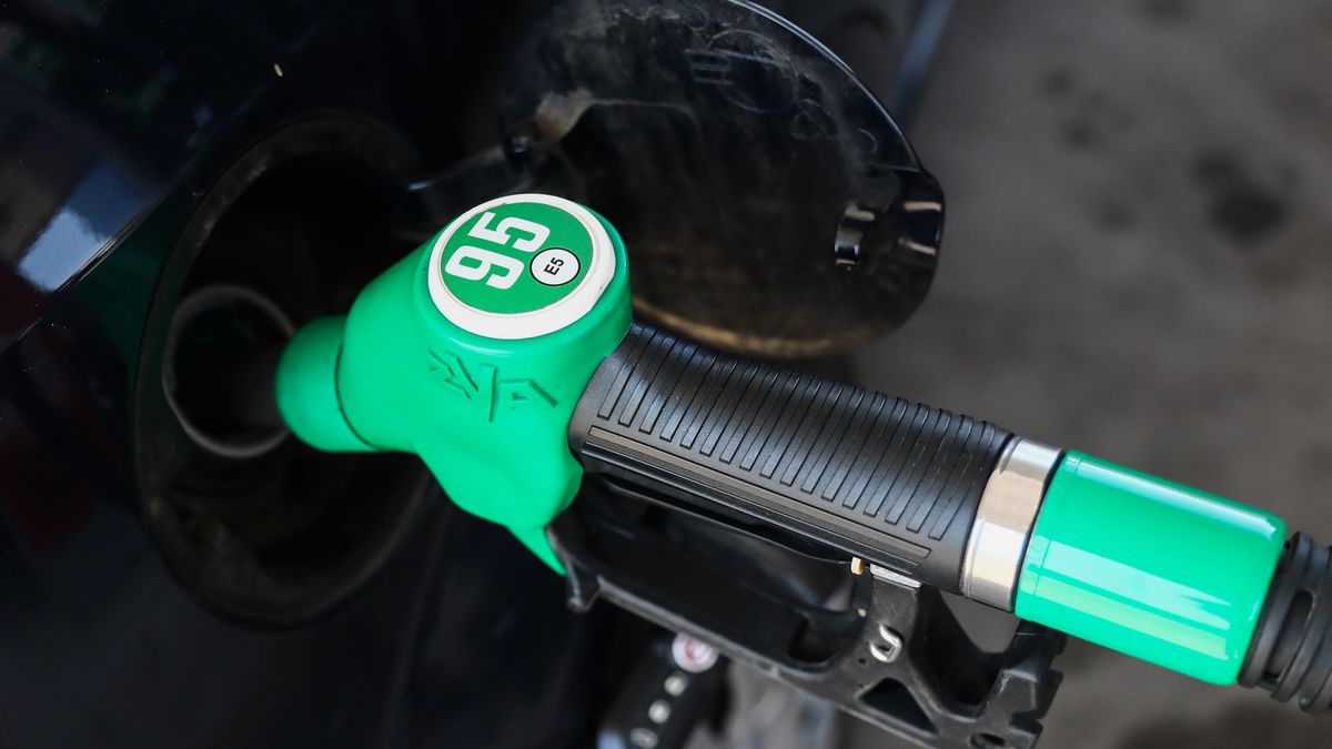 Po wybuchu wojny w Ukrainie ceny paliw oderwały się od notowań ropy naftowej