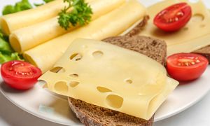 To jeden z najzdrowszych serów żółtych. Ma mnóstwo białka, ale jest jeden haczyk