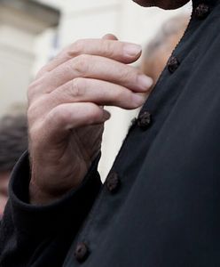 Ksiądz molestował 13-latkę. Wkładał jej ręce pod ubranie. Jest decyzja