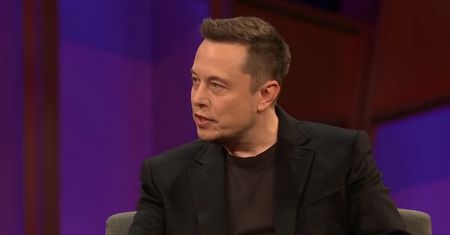 Tesla rezygnuje z płatności bitcoinami. Notowania kryptowaluty poleciały w dół