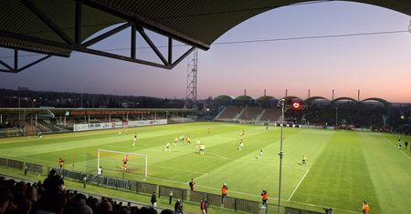 KSZO Ostrowiec - Avia Świdnik 1:2. Relacja. KSZO Ostrowiec stracił pozycję lidera