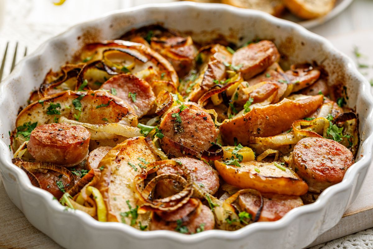 Sausage with apple and onion